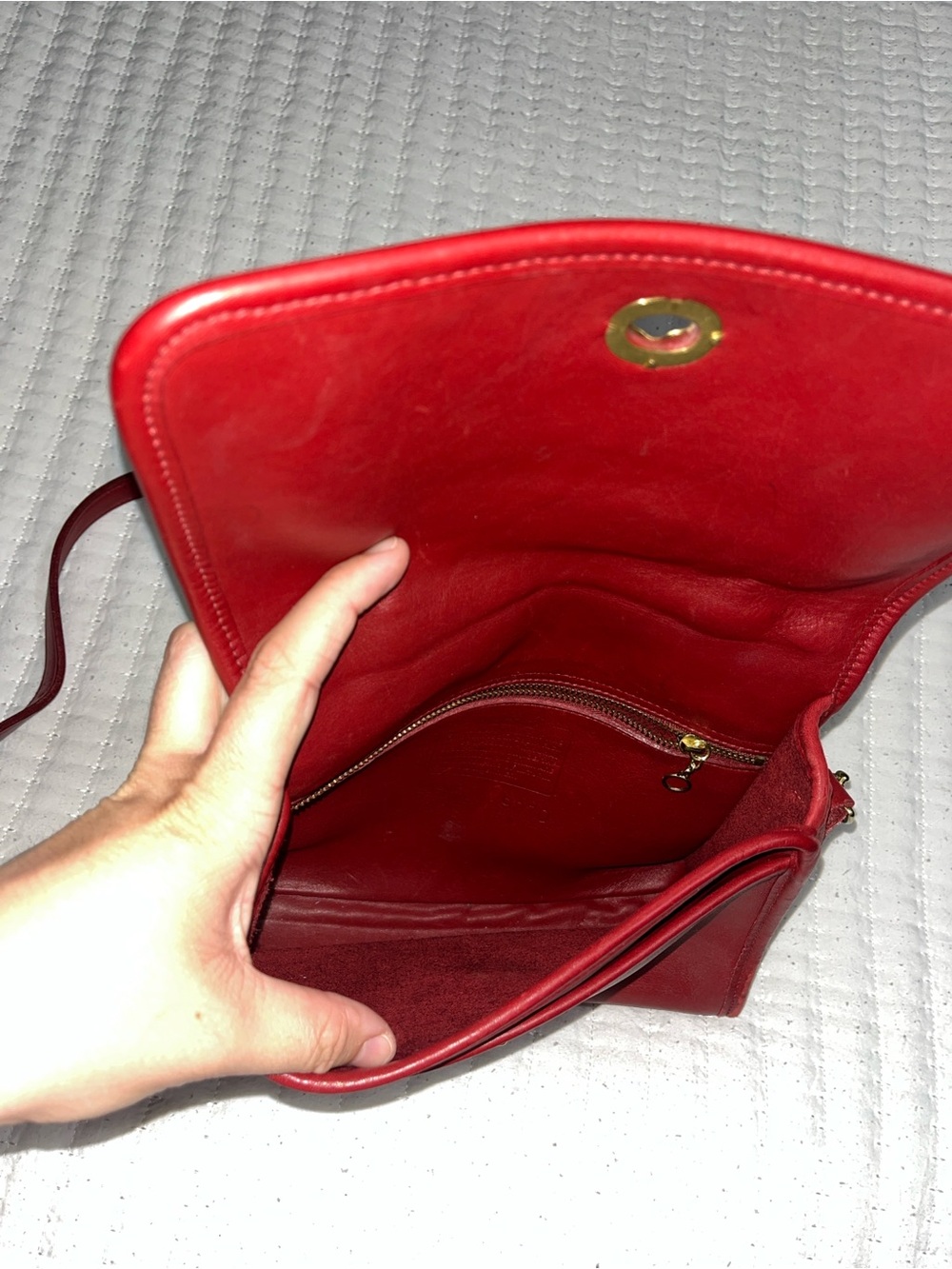Vintage Coach Court Bag
Satchel Red Brass Hardware
#9870 - Picture 14 of 16
